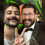 Cantante colombiano Camilo y el actor cubano Ricardo Becerra