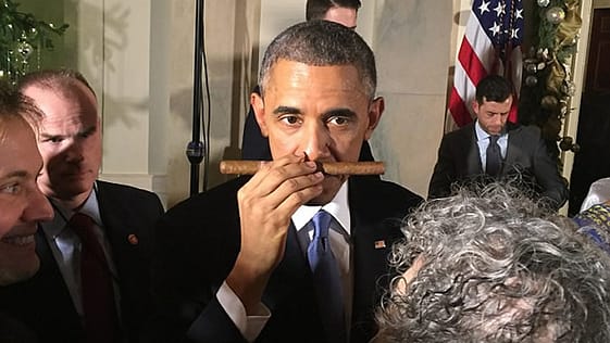 Este tabaco que tiene Obama en la mano, era de Mónica Lewinsky