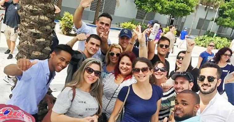 Visita de cubanitos al estadio de los Marlins, en Miami